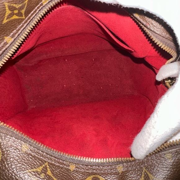 LOUIS VUITTON
Monogram Canvas Excentri-Cite Bag with strap - Picture 14 of 17